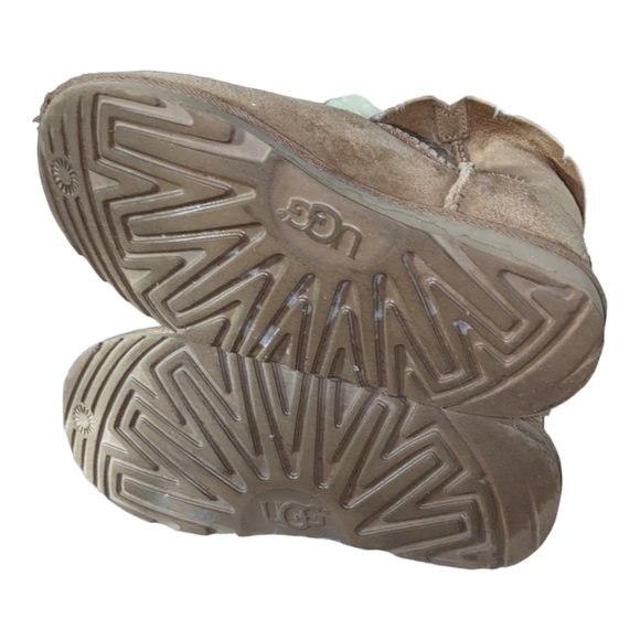 UGG Tan kid's slip-on boots Size 2 - Picture 6 of 8